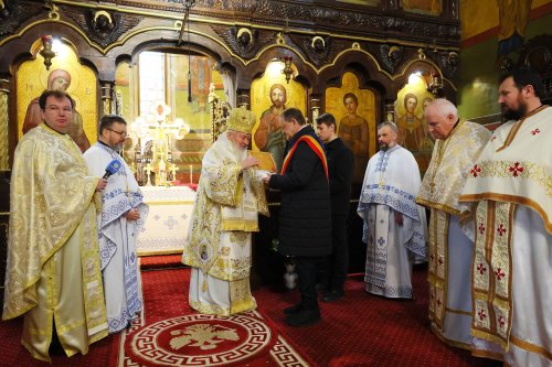 Slujire arhierească la catedrala ortodoxă din Turda Poza 243639