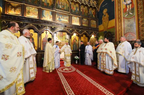 Slujire arhierească la catedrala ortodoxă din Turda Poza 243640