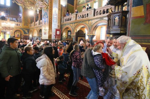 Slujire arhierească la catedrala ortodoxă din Turda Poza 243642