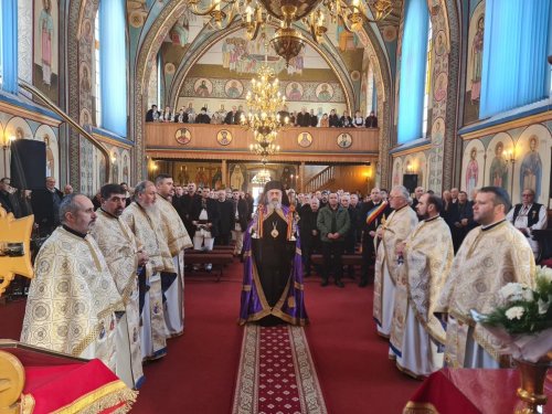 Slujiri arhiereşti în Arhiepiscopia Alba Iuliei Poza 243760