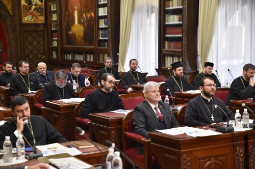 Întrunirea membrilor Consiliului Naţional Bisericesc la Reşedinţa Patriarhală Poza 243979