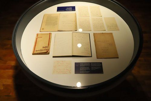 Manuscrise ale lui Mircea Eliade expuse în premieră Poza 243880
