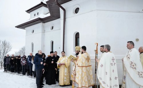 Târnosirea Bisericii „Sfântul Ierarh Nicolae” din Hășdat, Hunedoara Poza 243939