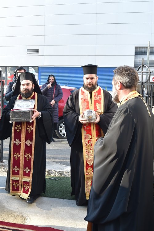 Binecuvântarea sfinților la Parohia Bărbătescu Vechi din Capitală Poza 244448