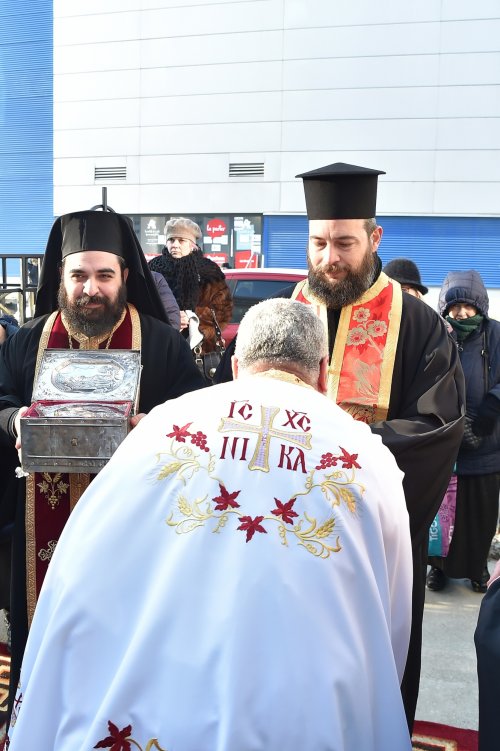 Binecuvântarea sfinților la Parohia Bărbătescu Vechi din Capitală Poza 244452