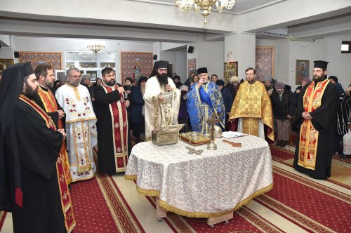 Binecuvântarea sfinților la Parohia Bărbătescu Vechi din Capitală Poza 244459
