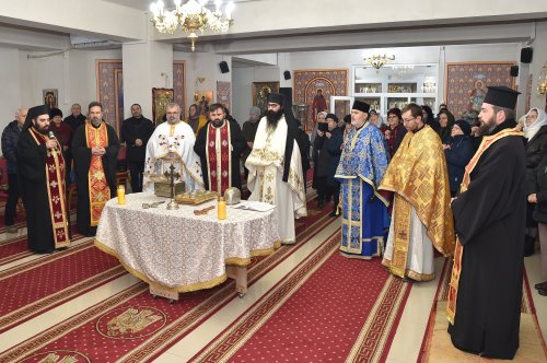 Binecuvântarea sfinților la Parohia Bărbătescu Vechi din Capitală Poza 244462