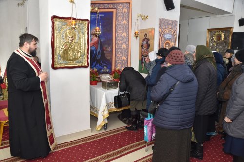 Binecuvântarea sfinților la Parohia Bărbătescu Vechi din Capitală Poza 244477