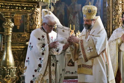 Slujbă arhierească la Biserica „Sfinții Apostoli Petru și Pavel”-Bărboi Poza 244603