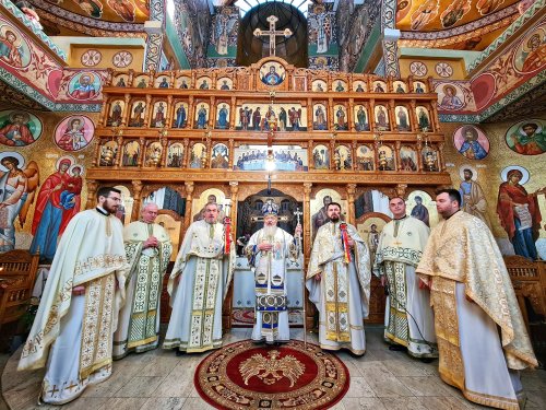Slujire arhierească la Biserica „Sfântul Apostol Toma” din Cluj-Napoca Poza 244607