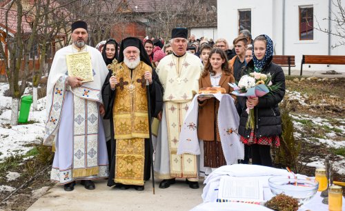 Slujire și rugăciune la o biserică tulceană Poza 244627