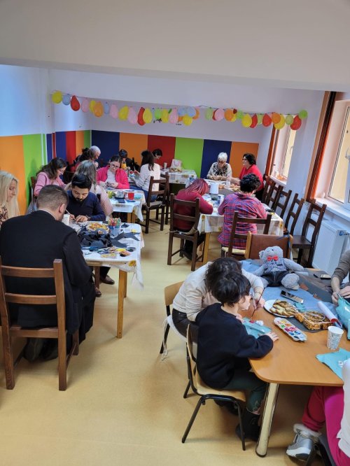 Atelier de creație la un centru de zi pentru copii cu dizabilități Poza 244931
