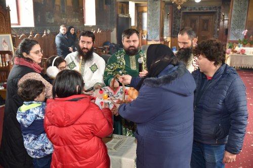 Manifestare cultural-duhovnicească dedicată Zilei Dezrobirii Romilor Poza 245238