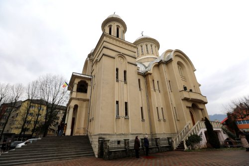 Sfânta Liturghie arhierească la Biserica „Soborul Sfinţilor 12 Apostoli” din Baia Mare Poza 245143