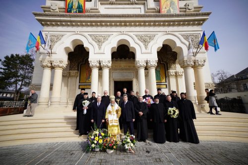 Episcopul Nifon Niculescu pomenit în catedrala din Galaţi Poza 245725