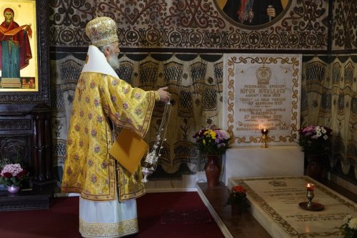 Episcopul Nifon Niculescu pomenit în catedrala din Galaţi Poza 245726