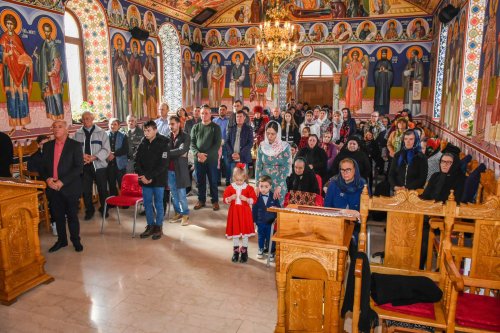 Vizite pastorale la parohii din Episcopia Tulcii Poza 245711