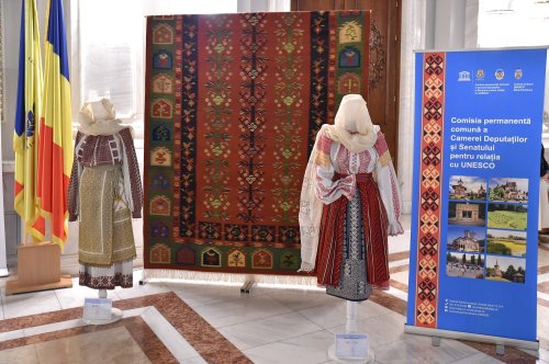 Expoziţia-atelier „Patrimoniul imaterial UNESCO din România şi Republica Moldova”, la Palatul Parlamentului Poza 245964