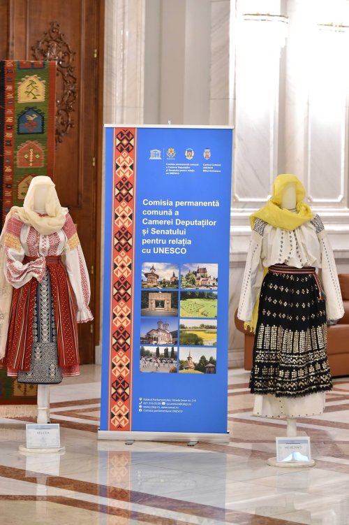 Expoziţia-atelier „Patrimoniul imaterial UNESCO din România şi Republica Moldova”, la Palatul Parlamentului Poza 245984