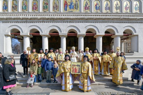 „Icoanele prezintă o vedere profetică a viitorului ultim al omenirii” Poza 246389