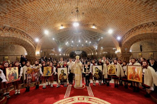 Procesiune la Catedrala Episcopală din Baia Mare în Duminica Ortodoxiei Poza 246529