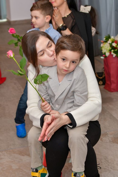 Serbare dedicată mamelor la Grădinița Patriarhiei Române Poza 246719