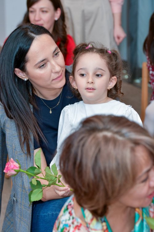 Serbare dedicată mamelor la Grădinița Patriarhiei Române Poza 246721