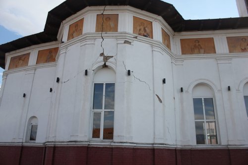 Noi demersuri pentru repararea bisericilor gorjene afectate de cutremur Poza 247180