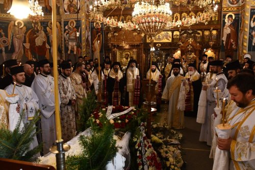 Mama Preasfințitului Părinte Timotei Prahoveanul a fost înmormântată în satul natal Poza 247273