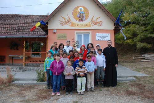 Etnicii romi - beneficiari ai lucrării pastorale şi sociale a Bisericii Poza 247285