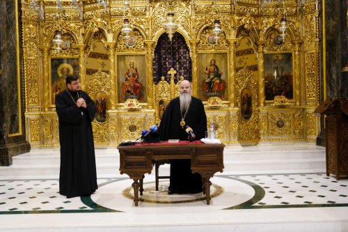 Episcopul Hușilor a conferențiat la Biserica Domnița Bălașa din Capitală Poza 248011