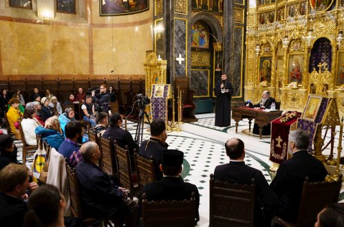 Episcopul Hușilor a conferențiat la Biserica Domnița Bălașa din Capitală Poza 248043
