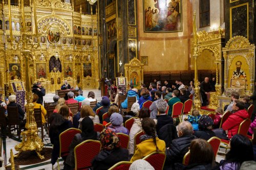 Episcopul Hușilor a conferențiat la Biserica Domnița Bălașa din Capitală Poza 248053