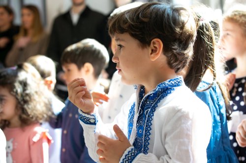 Moment de bucurie pentru copiii Grădiniței Patriarhiei Române  Poza 248114