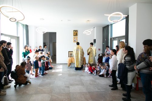 Moment de bucurie pentru copiii Grădiniței Patriarhiei Române  Poza 248116