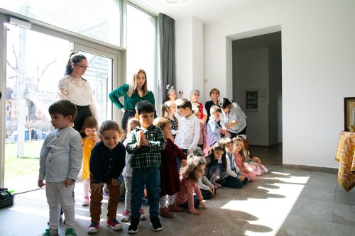 Moment de bucurie pentru copiii Grădiniței Patriarhiei Române  Poza 248117
