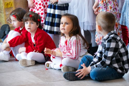 Moment de bucurie pentru copiii Grădiniței Patriarhiei Române  Poza 248127