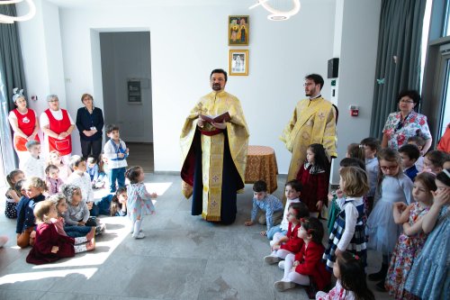Moment de bucurie pentru copiii Grădiniței Patriarhiei Române  Poza 248129