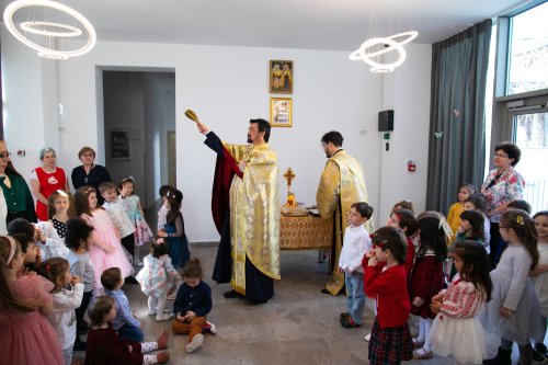Moment de bucurie pentru copiii Grădiniței Patriarhiei Române  Poza 248133