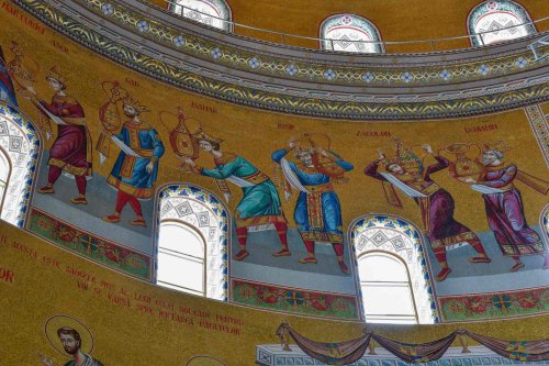 Teologhisiri în Catedrala Mântuirii Neamului Poza 247680