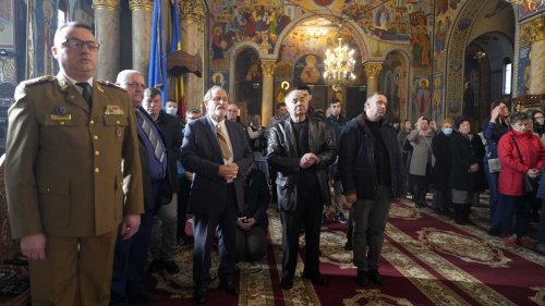 Liturghie arhierească în Biserica „Buna Vestire” din Brașov Poza 248365