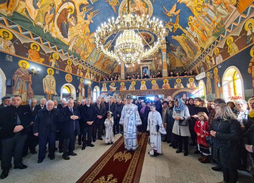 Sfințirea ansamblului parohial din cartierul clujean Borhanci Poza 248376