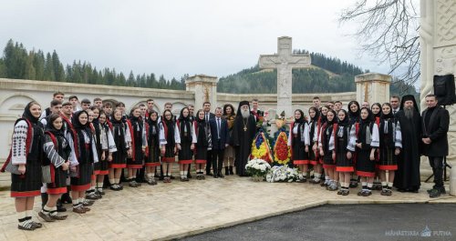 Comemorarea românilor uciși în masacrul de la Fântâna Albă Poza 249007
