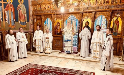 Liturghie arhierească la paraclisul Mănăstirii „Sfântul Ioan cel Nou de la Suceava” Poza 249237