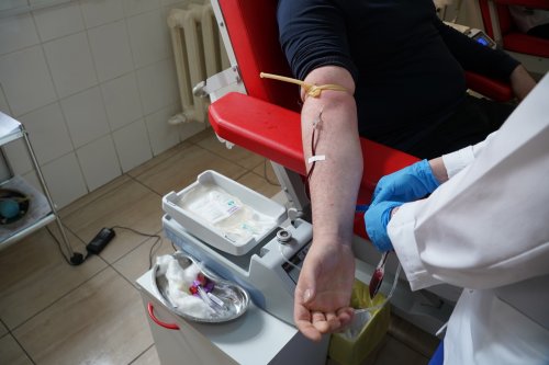 O nouă acţiune de donare de sânge a seminariştilor şi preoţilor gălăţeni  Poza 249261