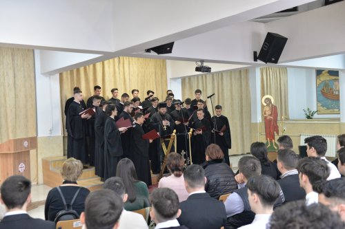 Concert prepascal la Seminarul Teologic Ortodox din București Poza 249398