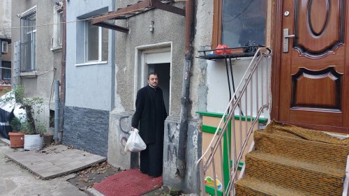 100 de familii nevoiașe sprijinite de Parohia Iancu Vechi‑Mătăsari Poza 249562