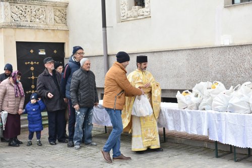 Daruri pentru credincioșii romi de la Parohia Mărcuța din București Poza 249544