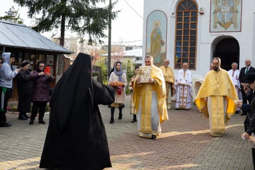 Pelerinaj și slujire arhierească în orașul Ploiești Poza 249819
