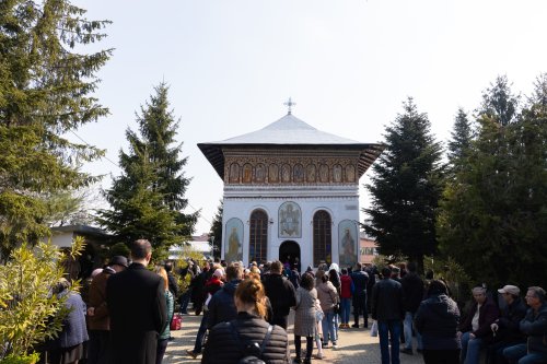 Pelerinaj și slujire arhierească în orașul Ploiești Poza 249852